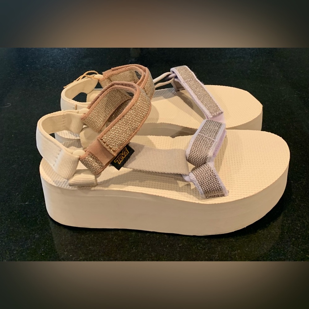 TEVA Platform Sandal, Size 6, Flatform